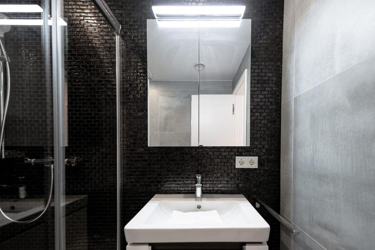 Apartamento Lux 1br King Bed, Balcony, Near Center